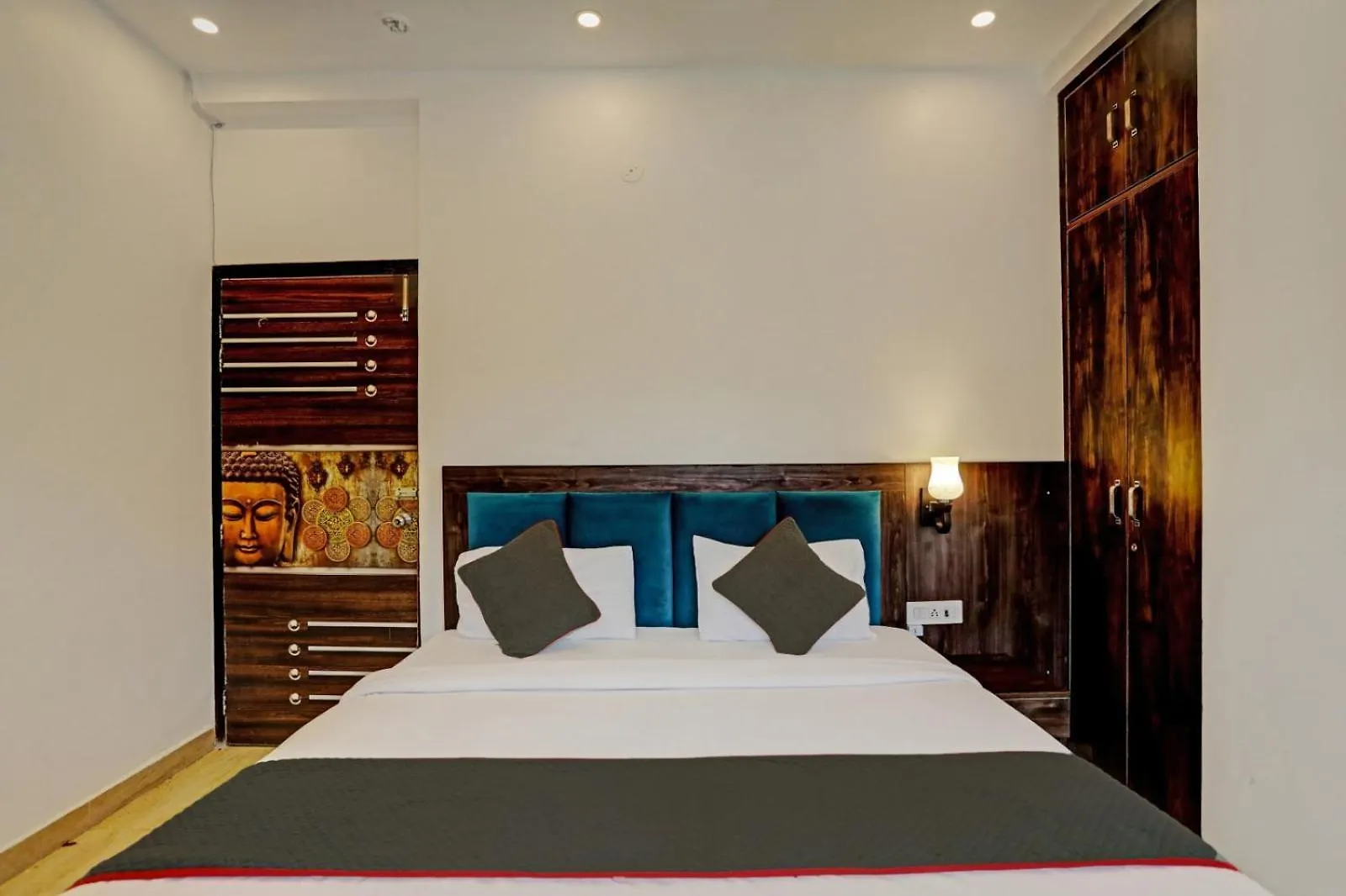 Hotel Rose Park New Delhi 4*,